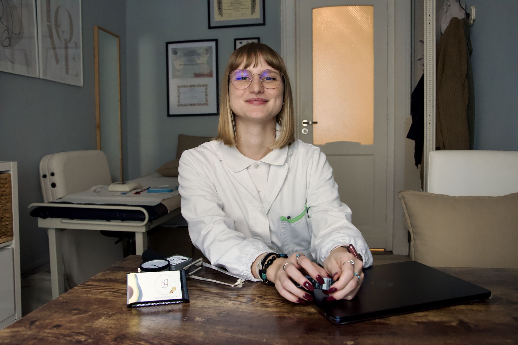 Beatrice Pezzica nel suo studio